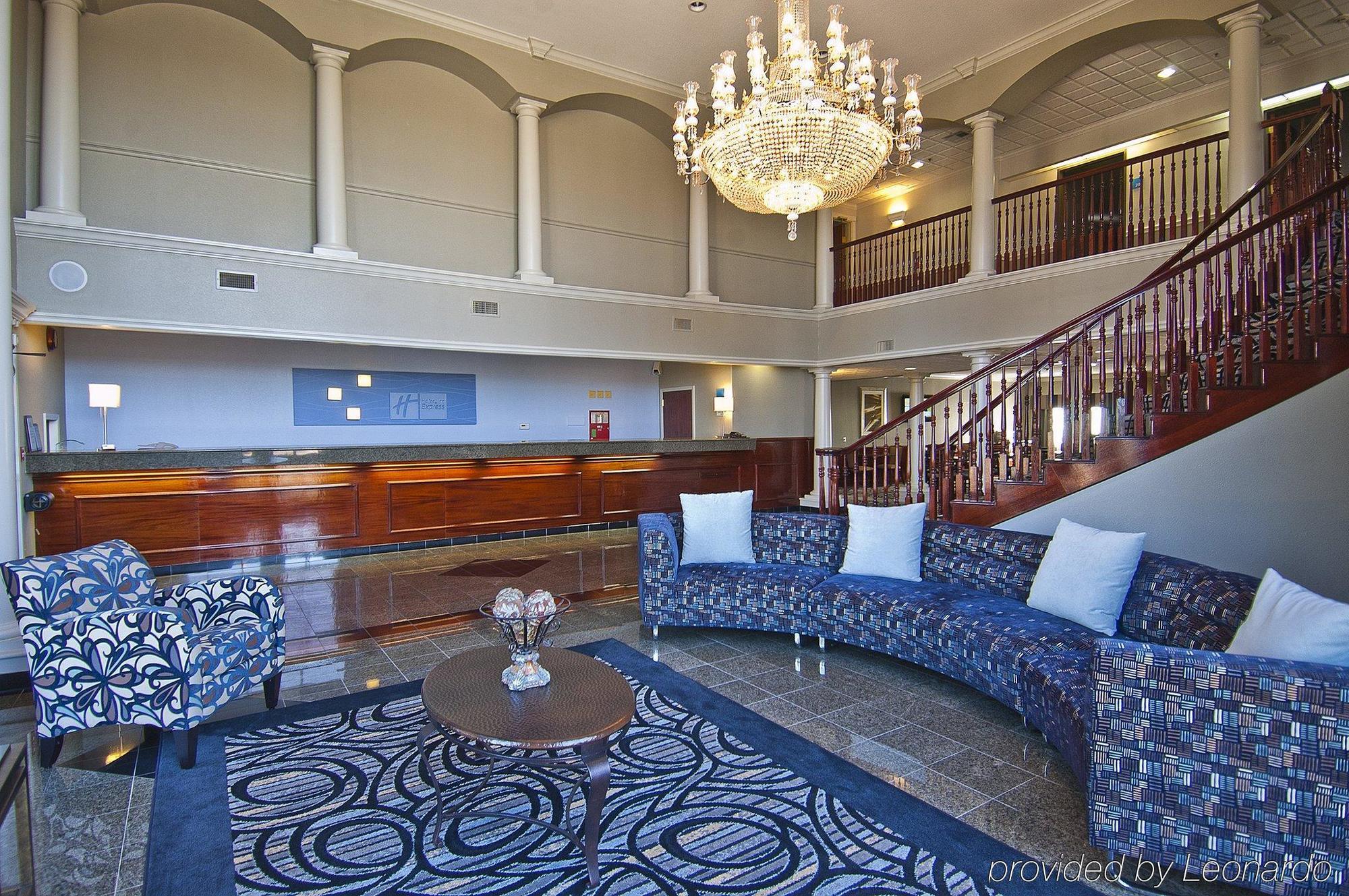 Holiday Inn Express Hotel And Suites Lake Charles By Ihg Beltér fotó